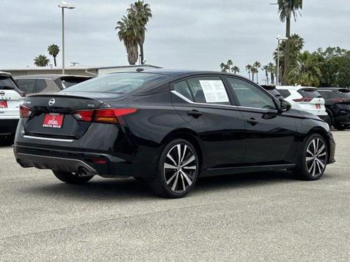2022 Nissan Altima SR FWD