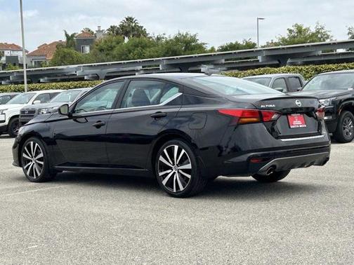 2022 Nissan Altima SR FWD