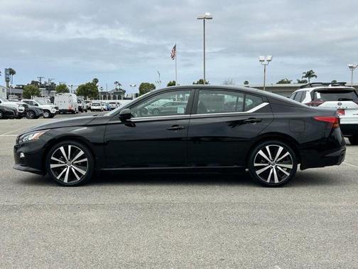 2022 Nissan Altima SR FWD