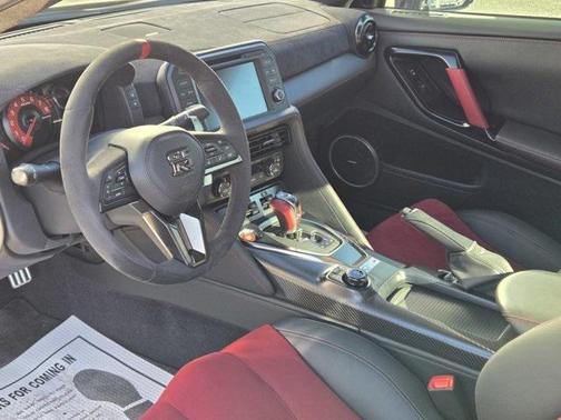 2023 Nissan GT-R NISMO Dual-clutch 6-Speed Transmission