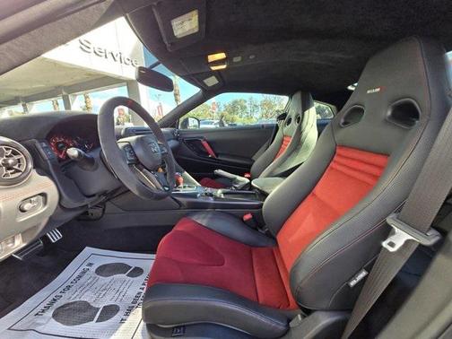 2023 Nissan GT-R NISMO Dual-clutch 6-Speed Transmission