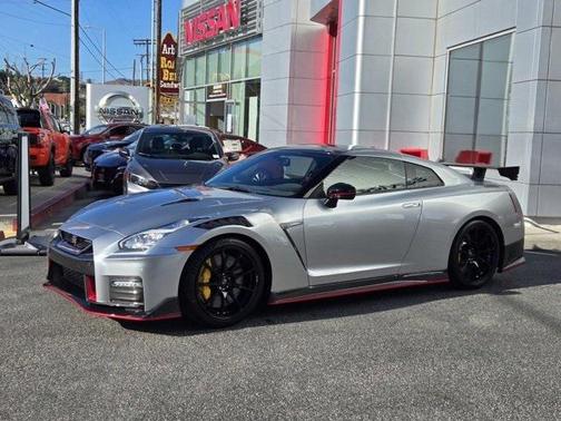 2023 Nissan GT-R NISMO Dual-clutch 6-Speed Transmission