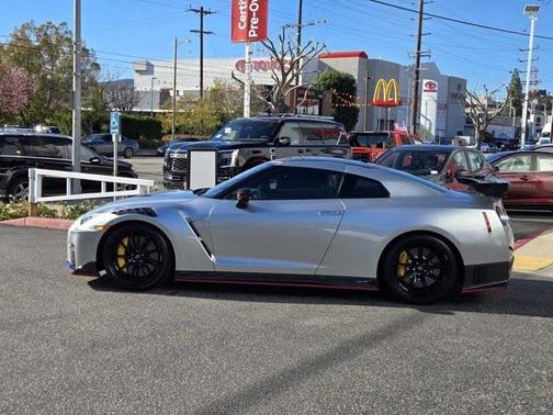2023 Nissan GT-R NISMO Dual-clutch 6-Speed Transmission