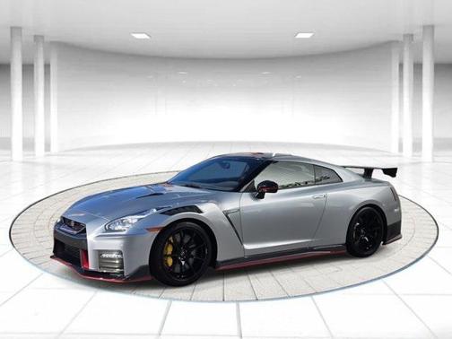 2023 Nissan GT-R NISMO Dual-clutch 6-Speed Transmission