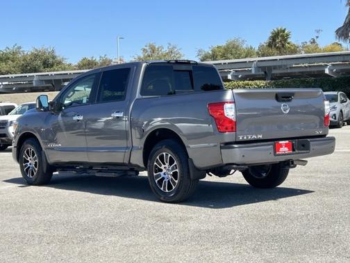 2021 Nissan Titan SV