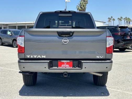 2023 Nissan Titan SV