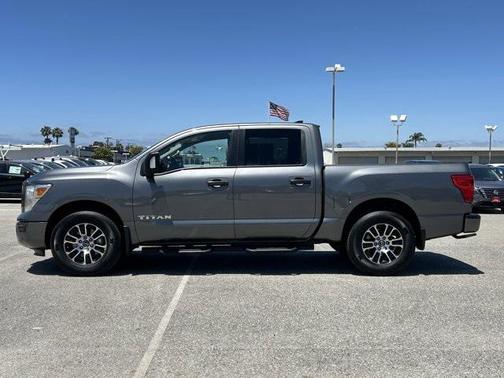 2023 Nissan Titan SV