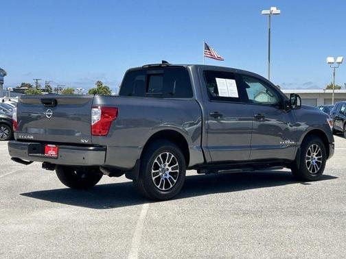 2023 Nissan Titan SV
