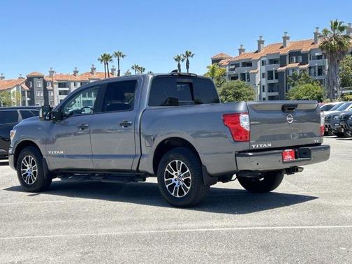 2023 Nissan Titan SV