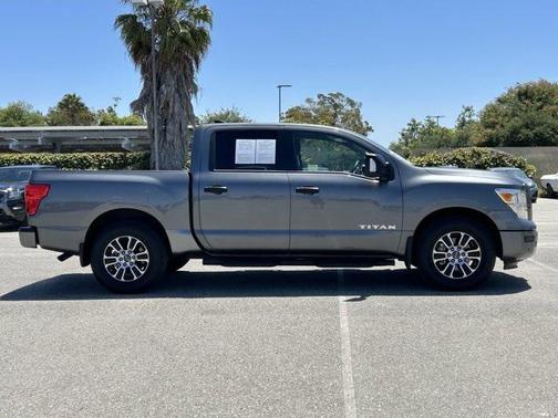 2023 Nissan Titan SV