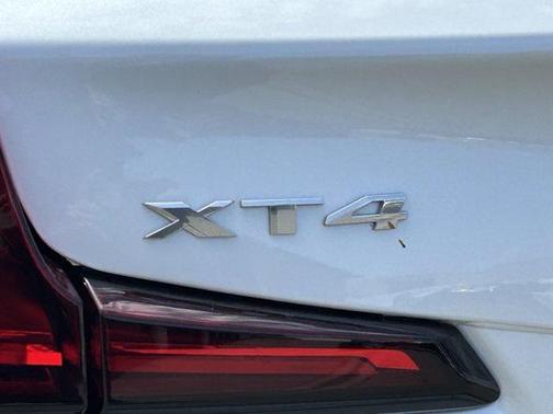 2024 Cadillac XT4 Luxury