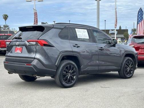 2020 Toyota RAV4 LE