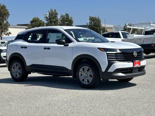 2025 Nissan Kicks S