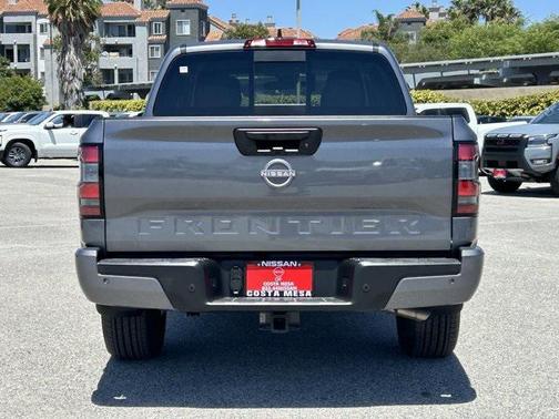 2025 Nissan Frontier SV