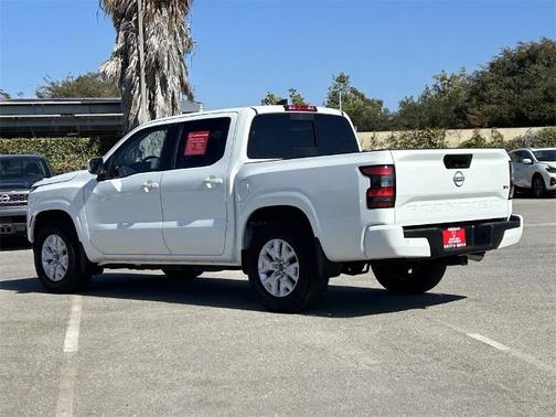 2023 Nissan Frontier SV