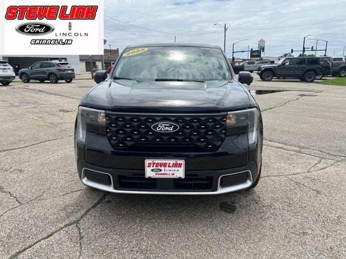 Shadow Black 2025 Ford Maverick Lariat
