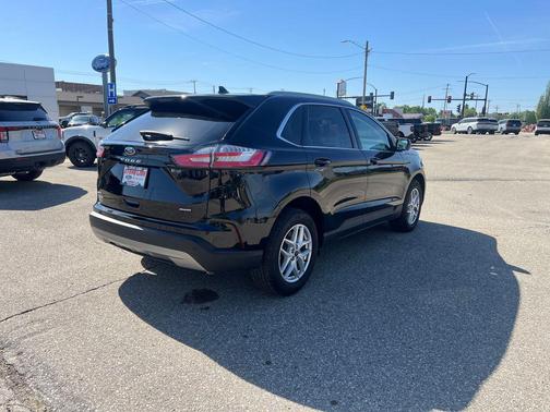 Agate Black Metallic 2024 Ford Edge SEL