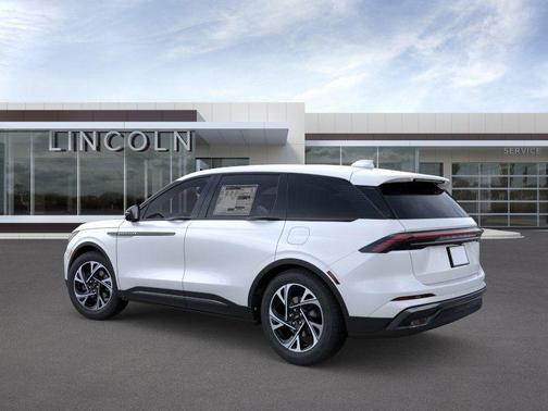 White Platinum Metallic Tri-Coat 2026 Lincoln Nautilus Premiere