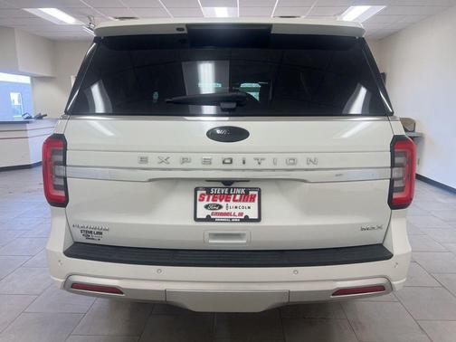 Star White Metallic Tri-Coat 2024 Ford Expedition Max Platinum