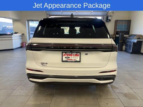 White Platinum Metallic Tri-Coat 2026 Lincoln Nautilus Reserve