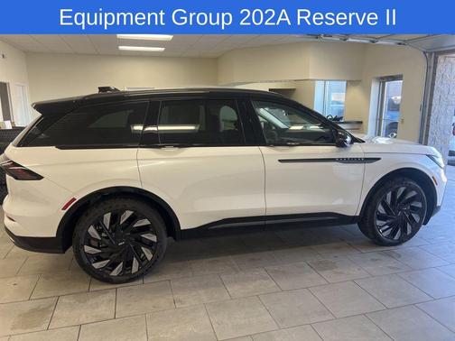 White Platinum Metallic Tri-Coat 2026 Lincoln Nautilus Reserve