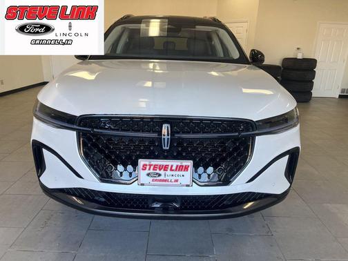 White Platinum Metallic Tri-Coat 2026 Lincoln Nautilus Reserve
