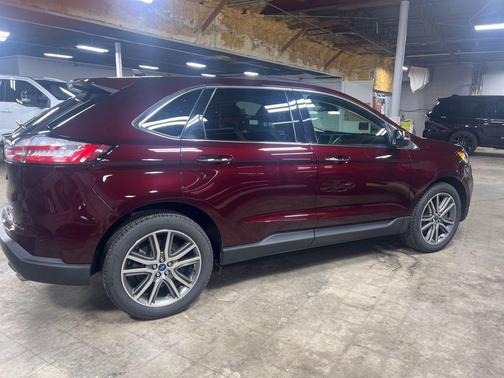 2021 Ford Edge Titanium