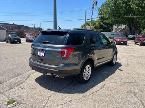 Magnetic 2018 Ford Explorer XLT