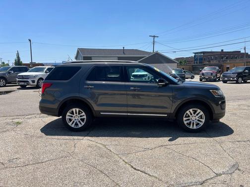 Magnetic 2018 Ford Explorer XLT