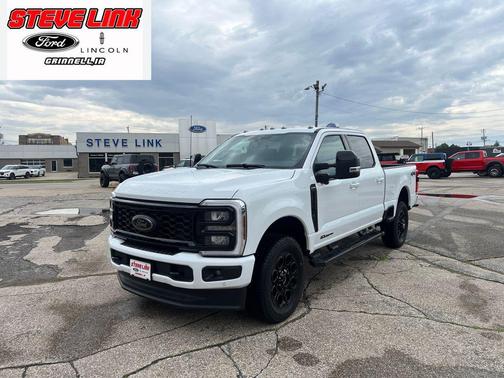 Oxford White 2025 Ford F-250 Lariat