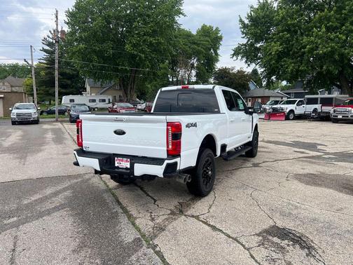 Oxford White 2025 Ford F-250 Lariat