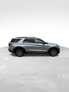 Silver Metallic 2025 Ford Explorer Active