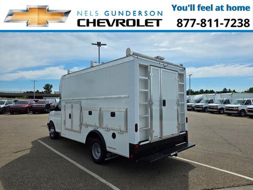 Summit White 2026 Chevrolet Express 3500 Work Van