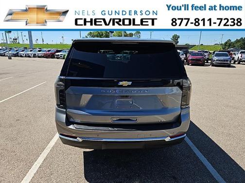 2025 Chevrolet Suburban LT