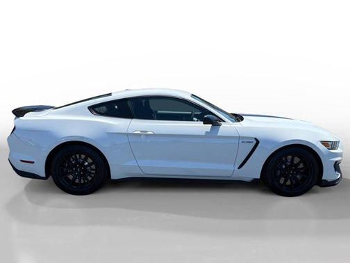 2017 Ford Shelby GT350 Base