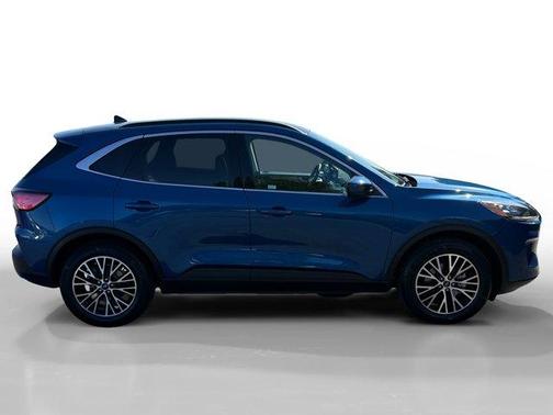 2022 Ford Escape PHEV Titanium
