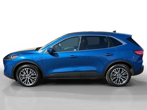 2022 Ford Escape PHEV Titanium