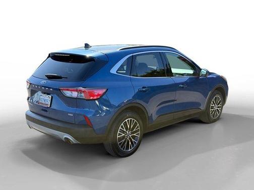 2022 Ford Escape PHEV Titanium