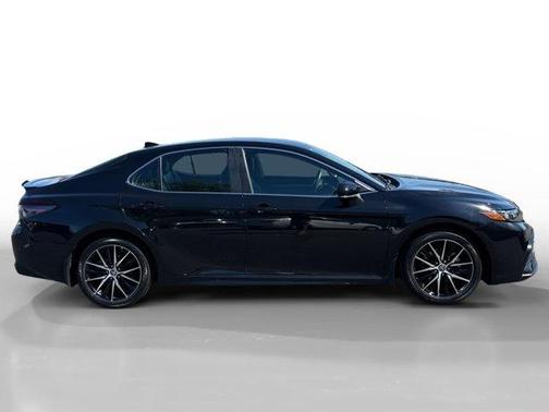 Midnight Black Metallic 2022 Toyota Camry SE
