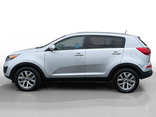 Bright Silver 2016 Kia Sportage LX