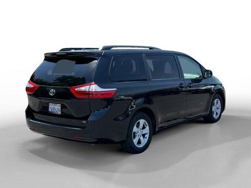 2017 Toyota Sienna LE