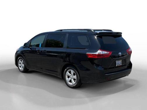 2017 Toyota Sienna LE