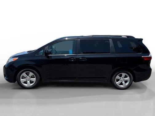 2017 Toyota Sienna LE