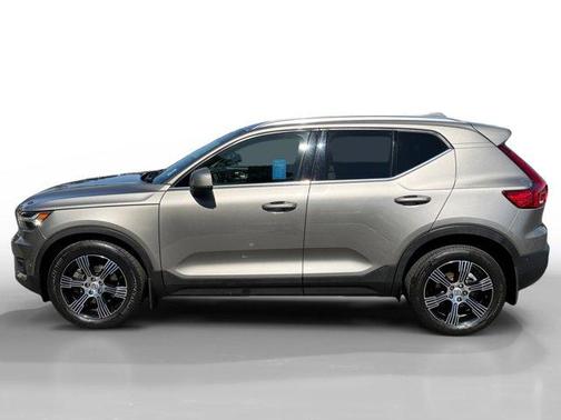 Gold 2021 Volvo XC40 T5 Inscription