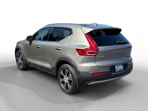 Gold 2021 Volvo XC40 T5 Inscription