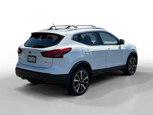 White 2017 Nissan Rogue Sport SL