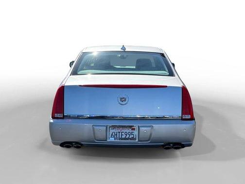 Radiant Silver 2009 Cadillac DTS 1SE