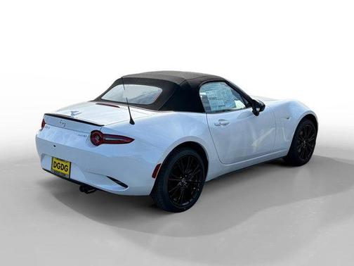 Snowflake White Pearl 2026 Mazda MX-5 Miata Club