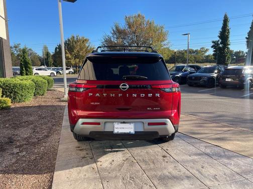 2023 Nissan Pathfinder SL 4WD