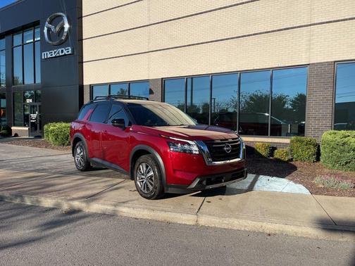 2023 Nissan Pathfinder SL 4WD